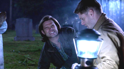 Sam reaches into the corpse for the First Blade. Sam reaches into the corpse for the First Blade.